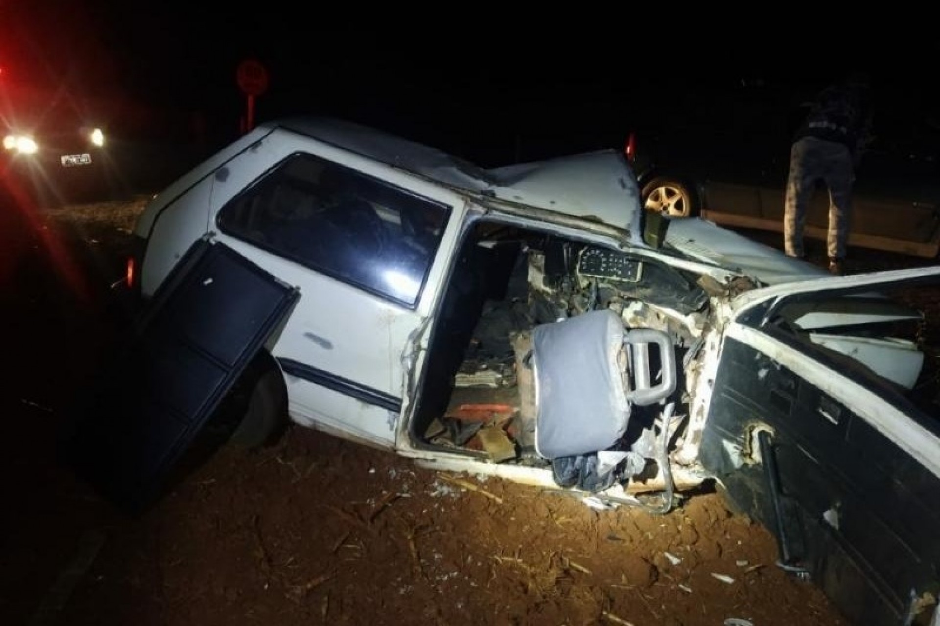 Veículo com placas de Medianeira se envolve em grave acidente com cinco feridos em Mercedes