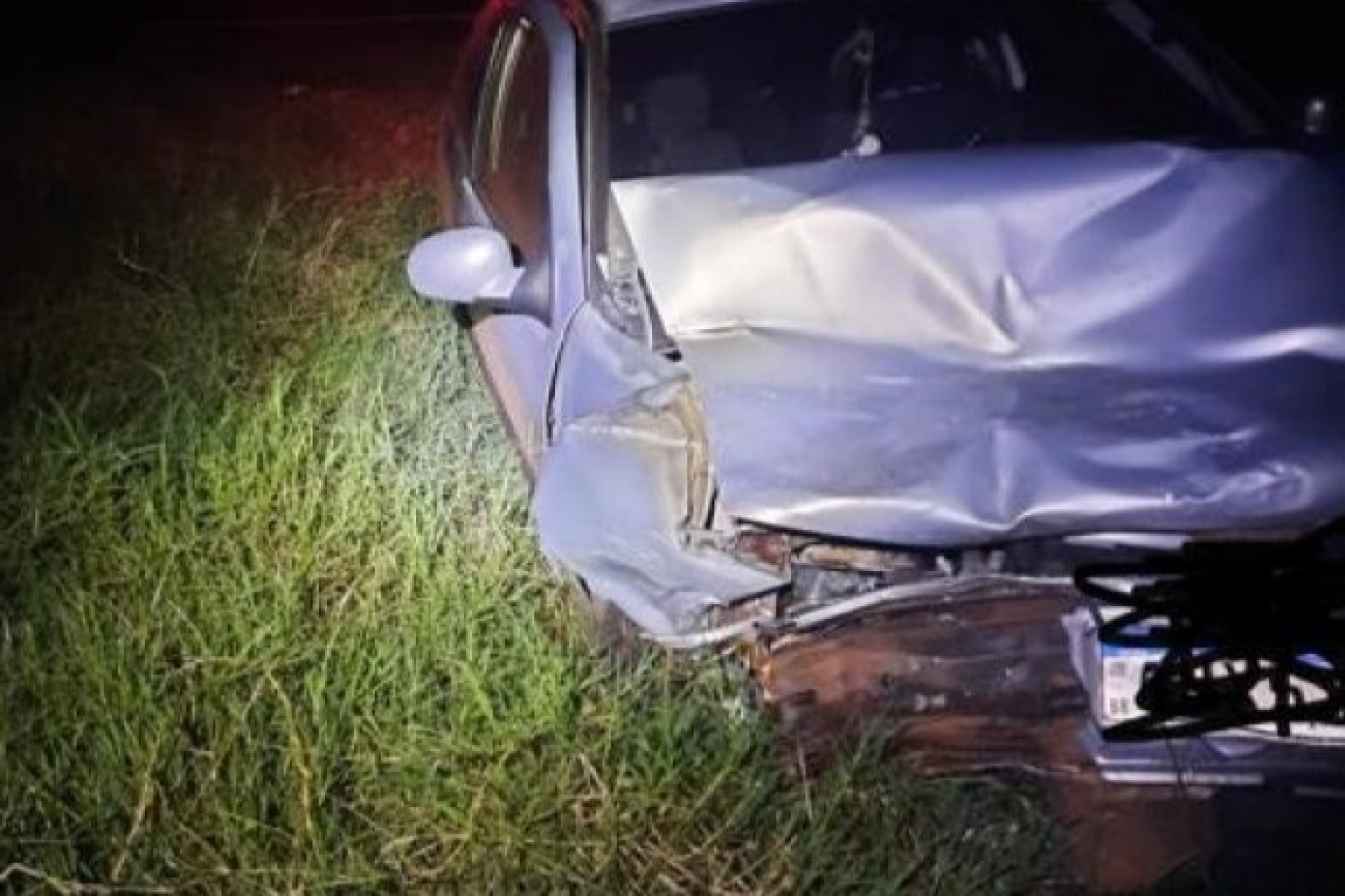 Veículo com placas de Santa Helena se envolve em acidente na PR-495, em Moreninha