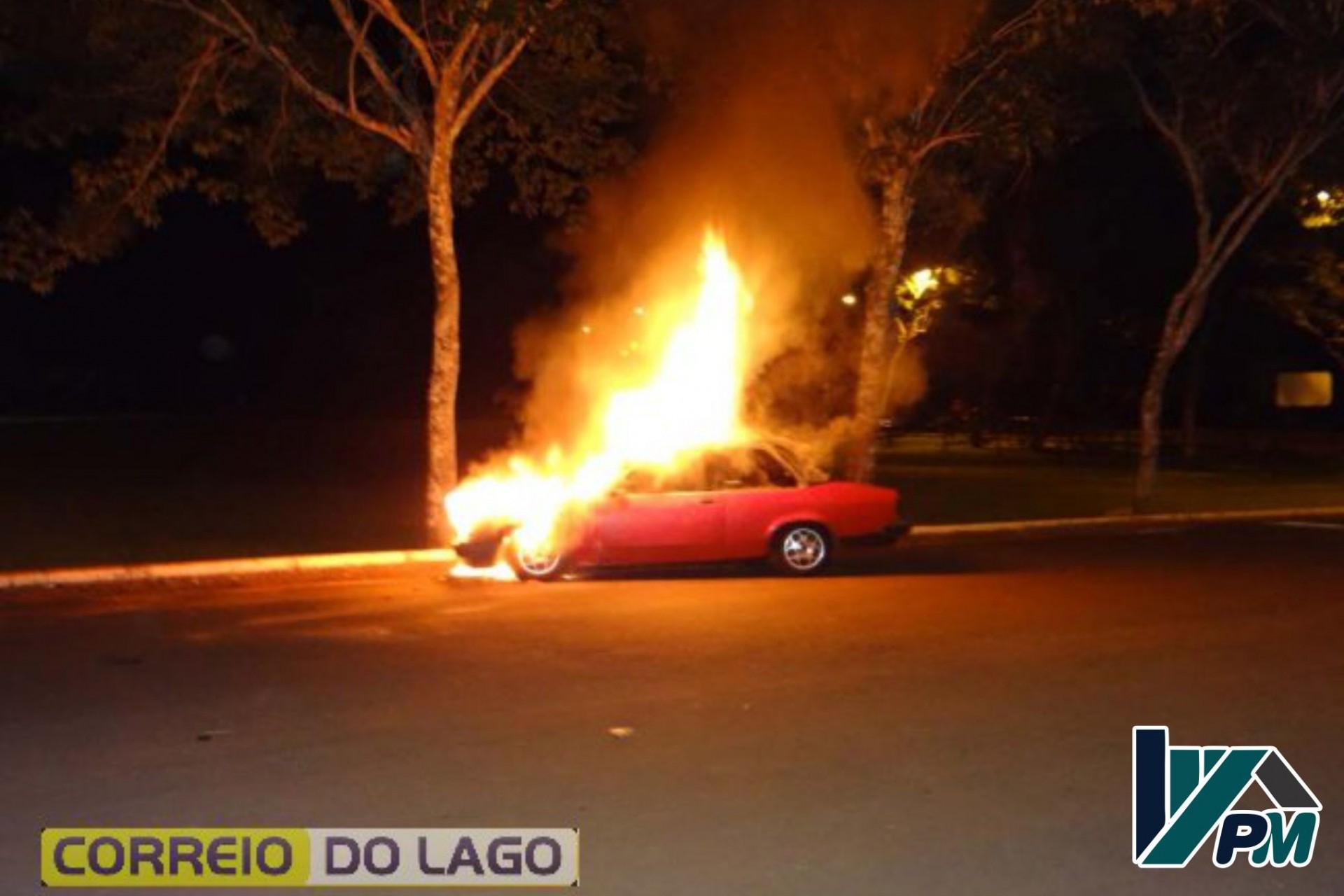 Veículo é tomado pelo fogo no balneário de Santa Helena