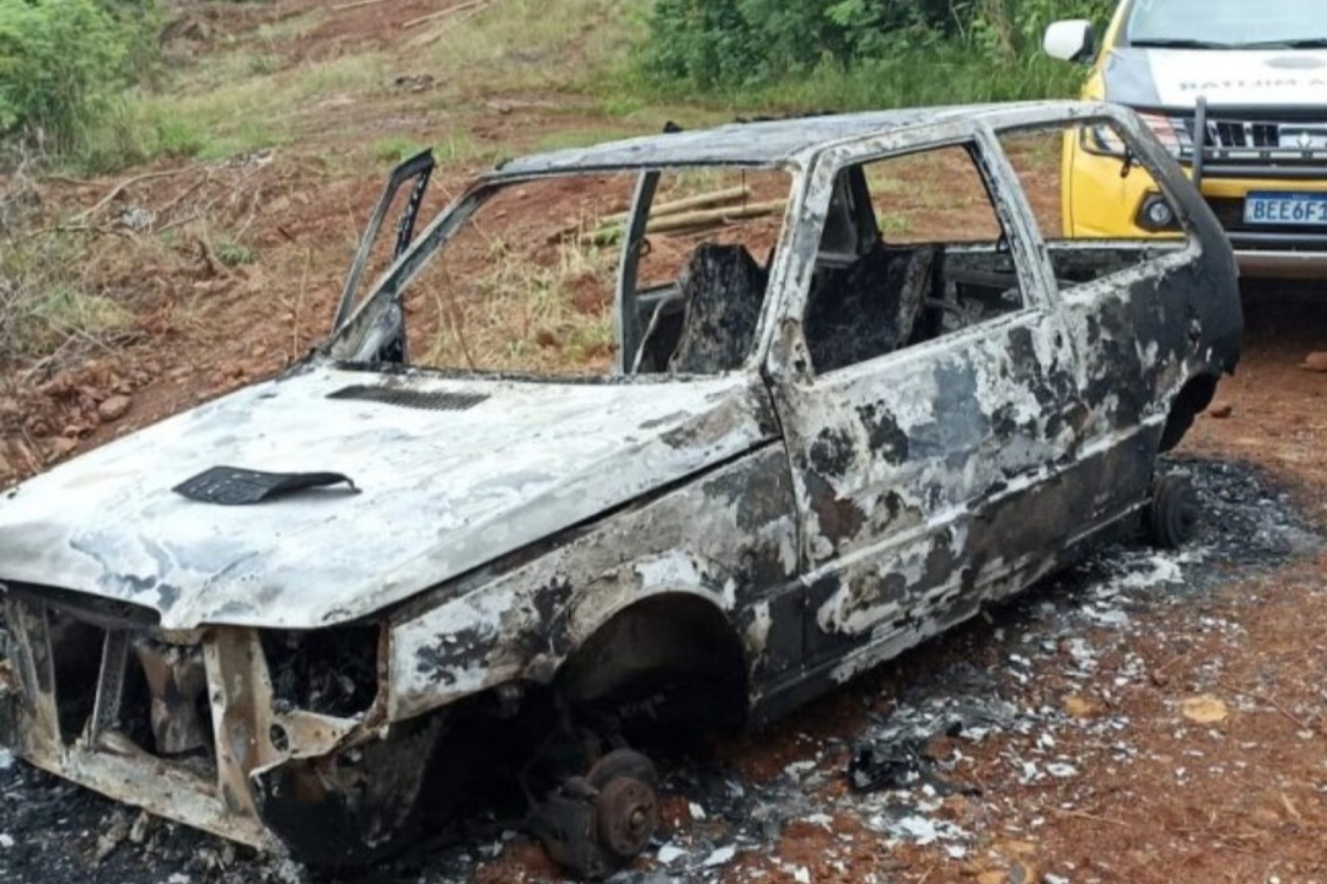Veículo furtado no Rio Grande do Sul é encontrado incendiado no interior de Missal