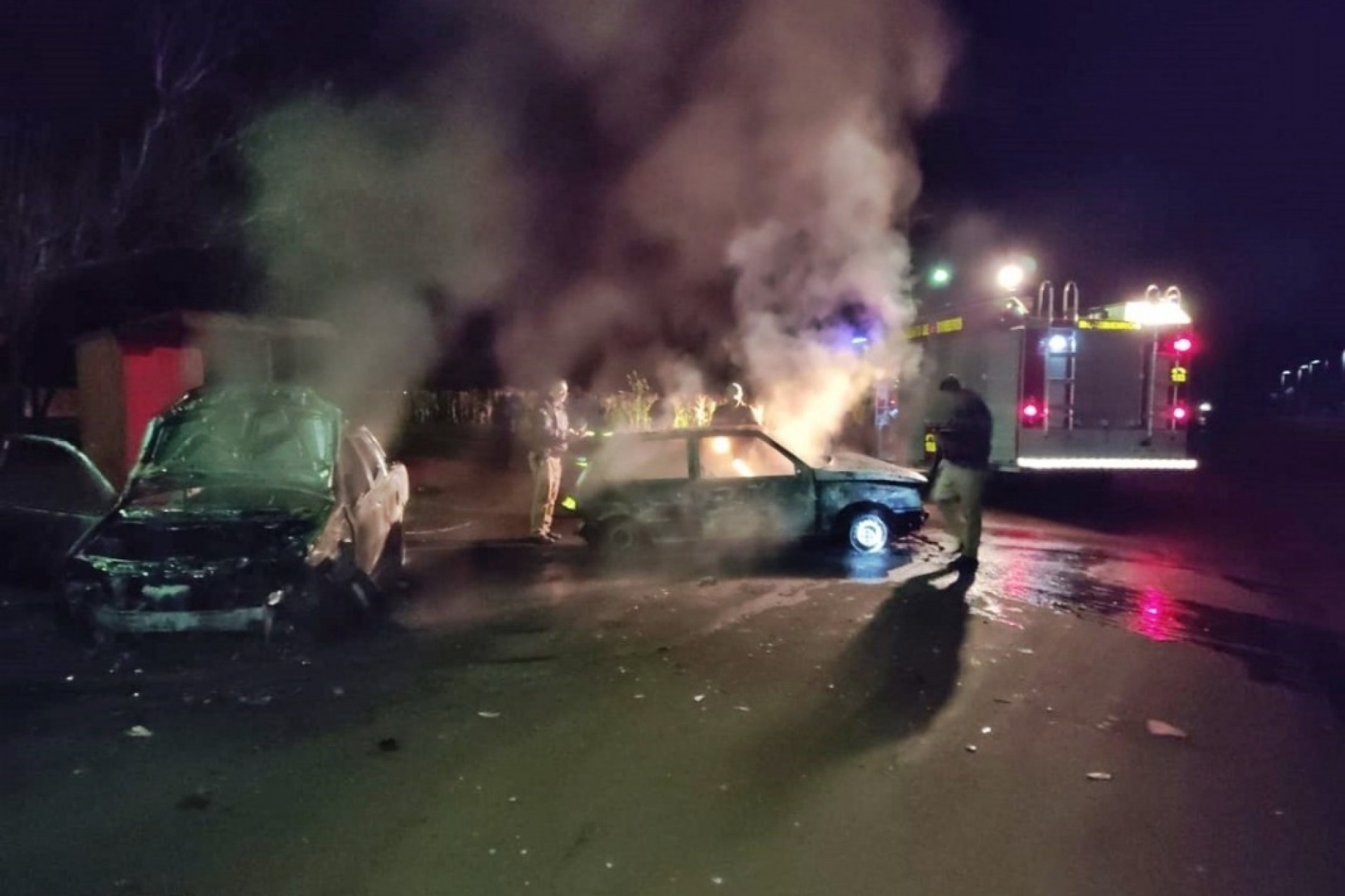 Veículos colidem e pegam fogo em Itaipulândia