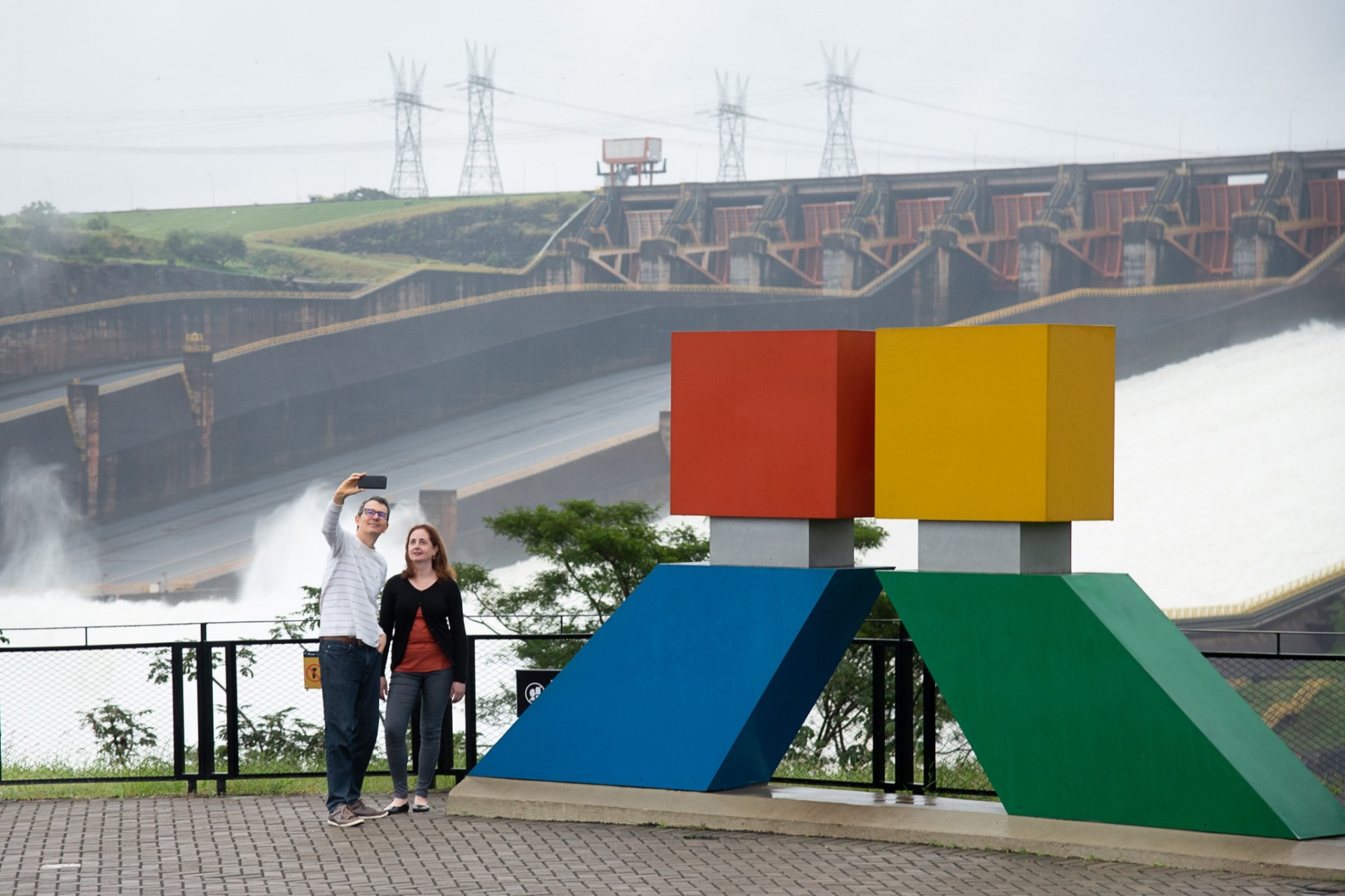 Vertedouro de Itaipu é atração especial no feriado de Tiradentes