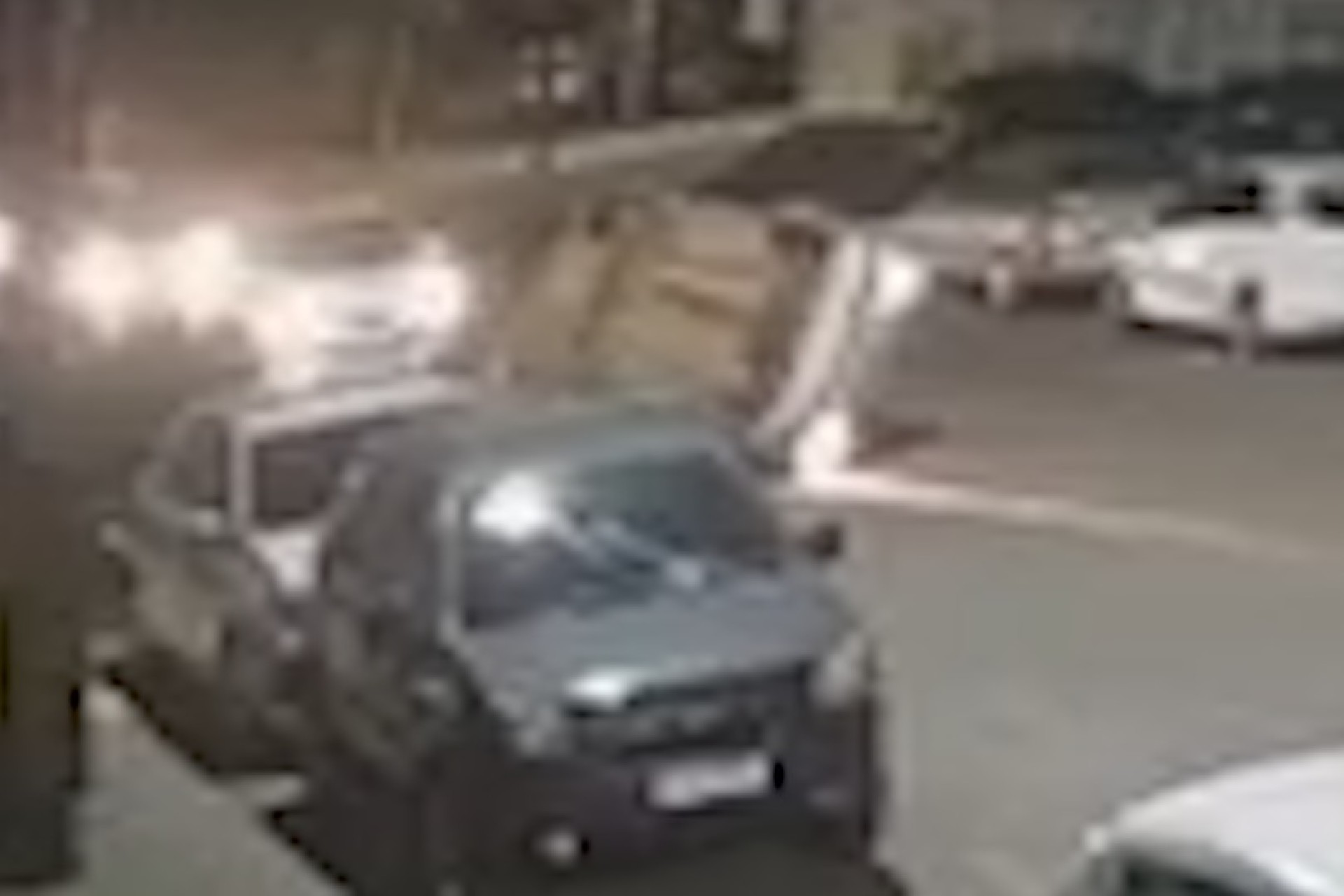 Câmera registra capotamento no Bairro São Cristóvão em Cascavel