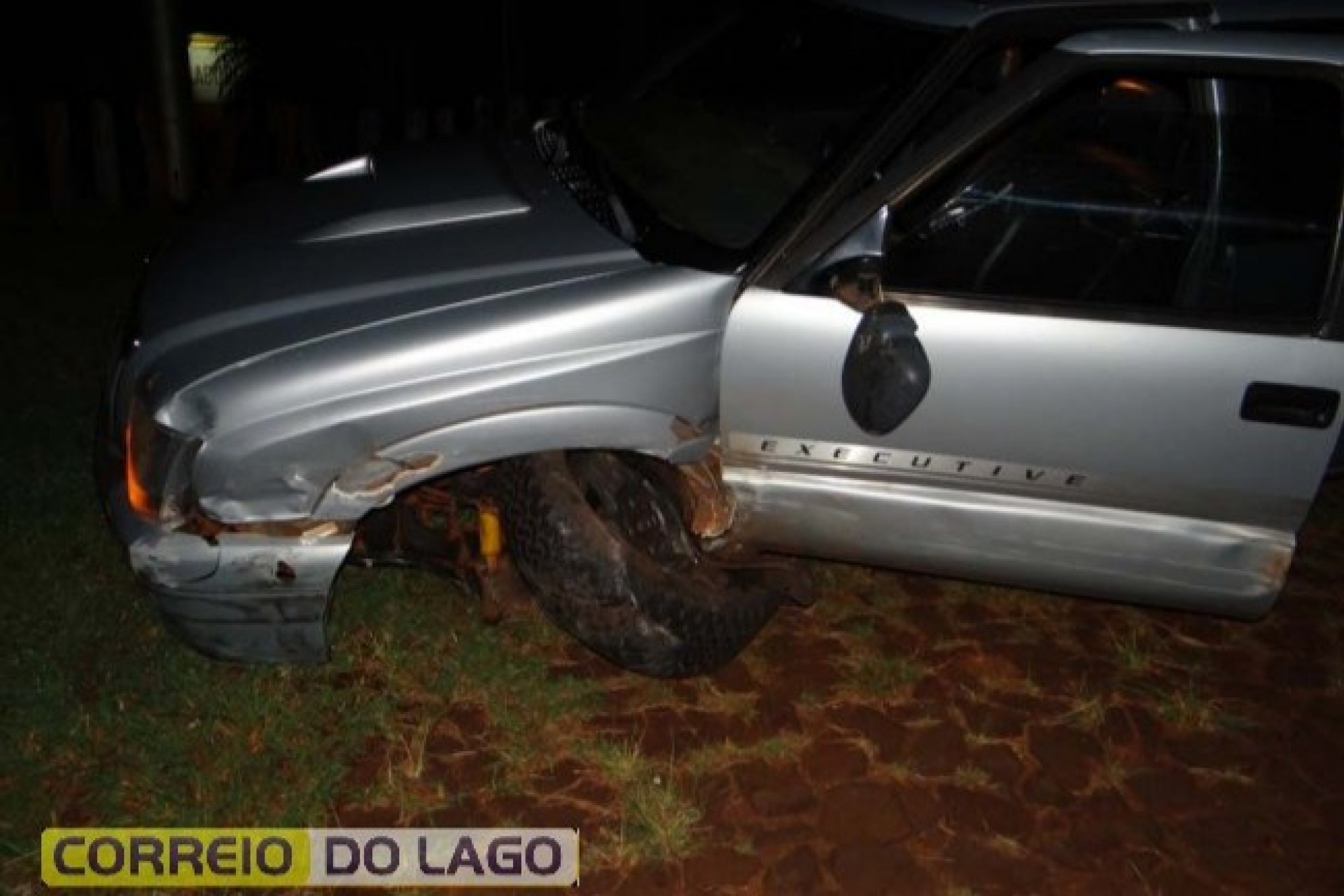 Violenta colisão entre veículos deixa uma pessoa ferida na PR 495