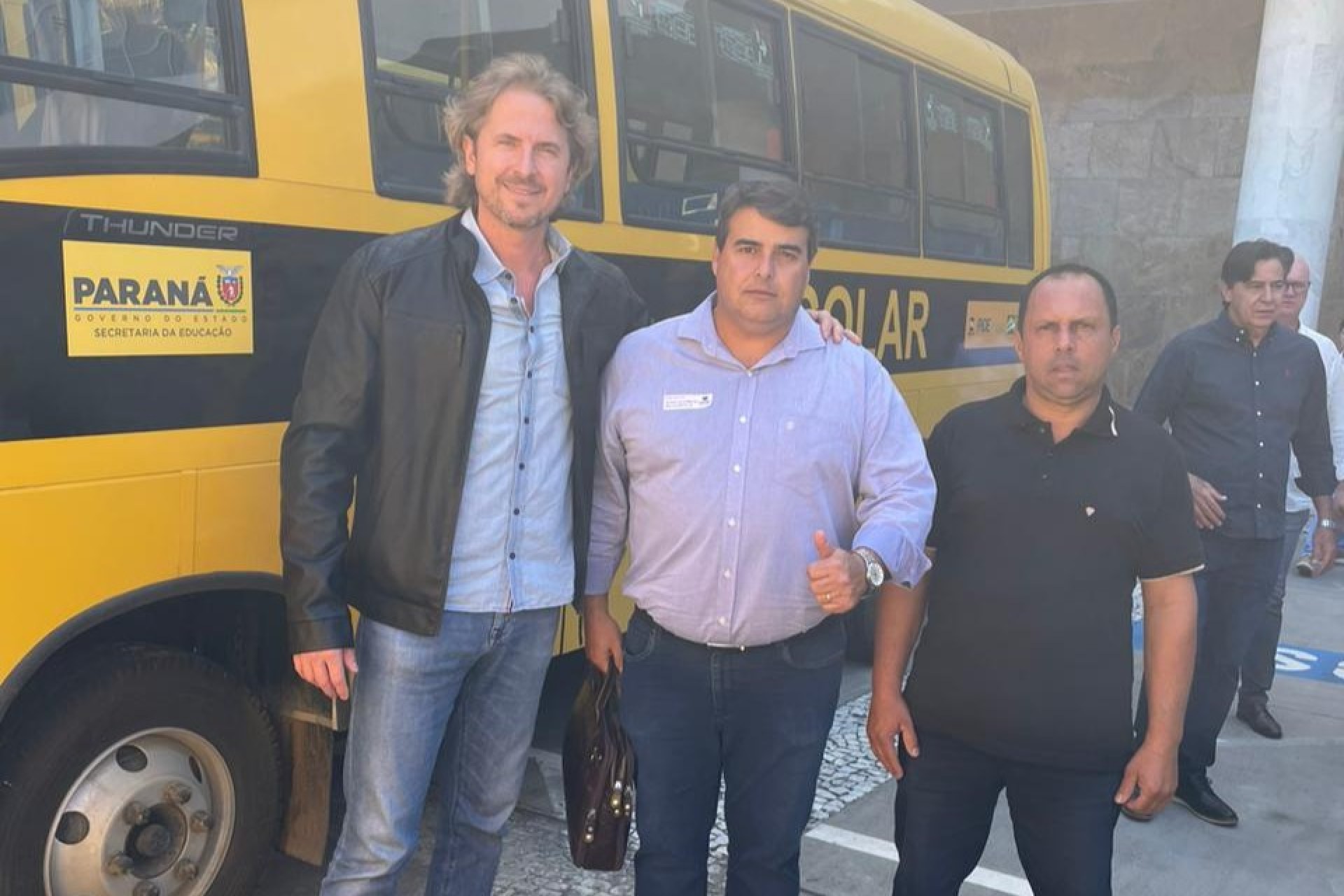 Zeca Dirceu participa da entrega de 173 ônibus escolares às cidades do Paraná