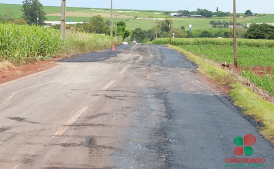 A Administração de Missal está executando um importante tapa buracos na estrada de linha São João