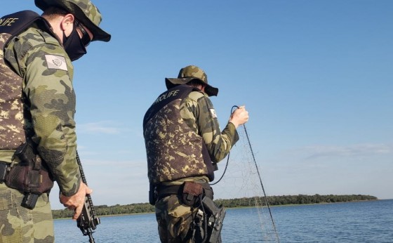 Polícia Ambiental do Paraná apreende 1.400 metros de redes no Lago de Itaipu