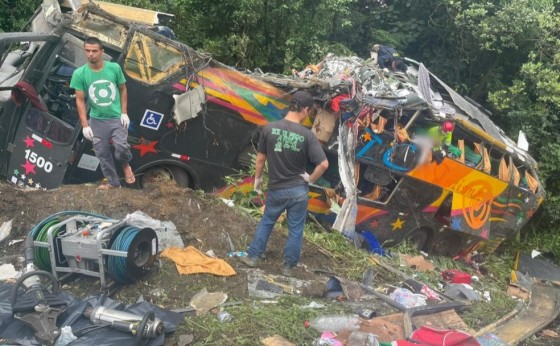 Acidente com ônibus no Paraná deixa 19 mortos e 33 feridos