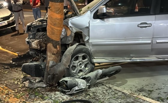 Acidente entre carro e motocicleta deixa pessoa ferida na Av. Tiradentes em Itaipulândia