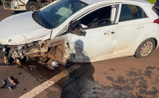 Acidente entre Hilux e HB20 foi registrado na PR 495 em Missal