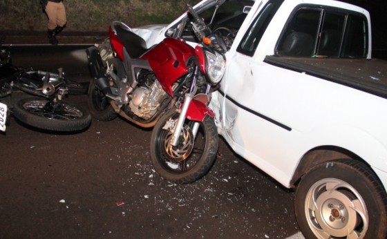 Acidente entre utilitário e motos deixa dois feridos na PR 495 em Missal