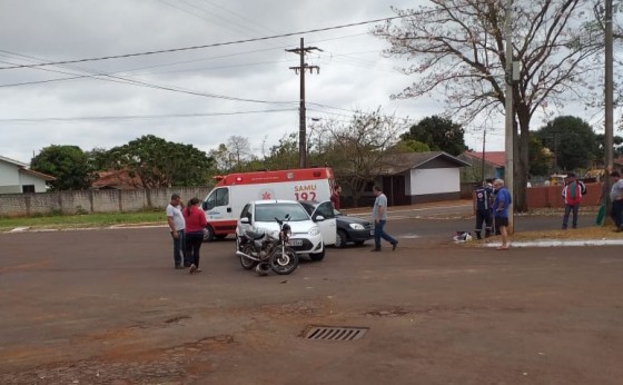 Acidente envolve carro e moto no Anel Viário em Itaipulândia