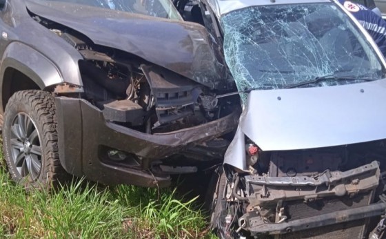 Acidente envolvendo uma Amarok e um Citroën C3 é registrado na PR 495 em Missal