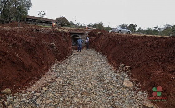 Administração atende pedido de produtores rurais para construção de  Passadores de Gado