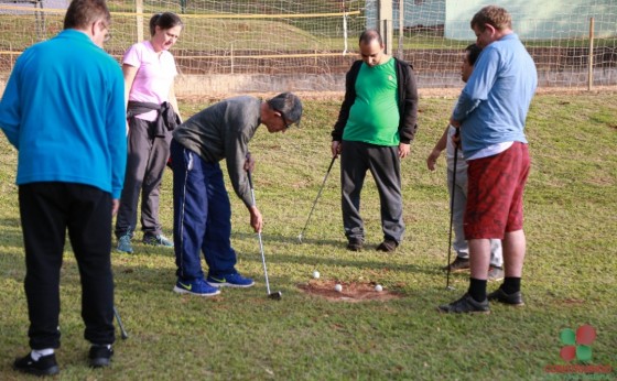 Alunos da Apae de Missal estão praticando Golf