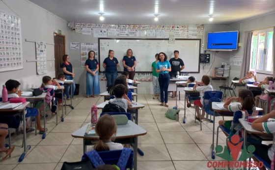Alunos do 2º ano da rede Municipal de Missal recebem certificados por destaque na leitura