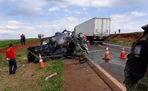 Após matar pai a facadas, filho foge de carro e morre em acidente no Paraná