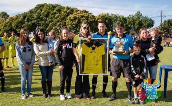 Árbitro Missalense faz a última partida na Final da Copa Oeste e recebe homenagens