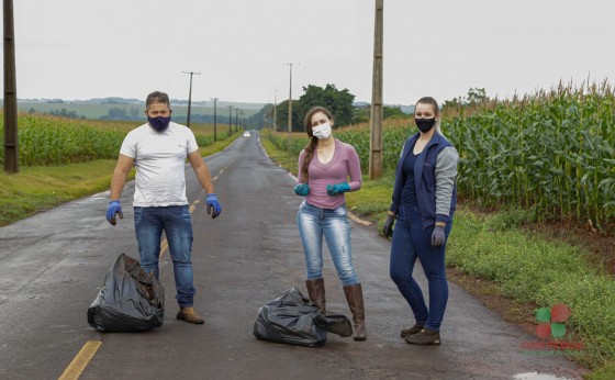 Atividades da Semana do Meio Ambiente em Missal iniciam com limpeza de beira de estrada