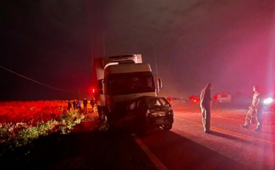 Atualizada: Três pessoas morrem em grave acidente na PR 495