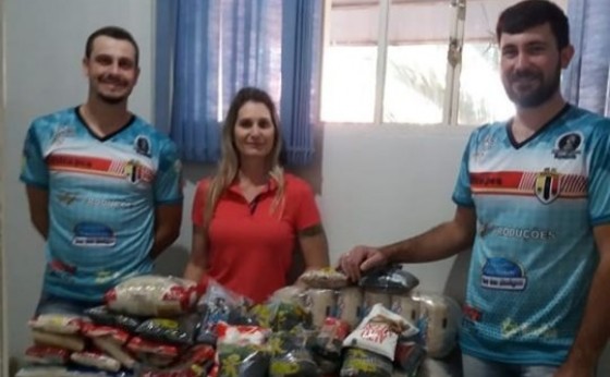 Bloco Thiltapes entrega mais de 250 kg de alimento para o CRAS de Missal