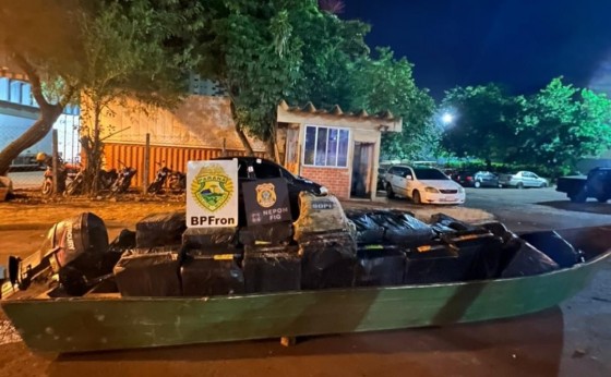 BPFRON, BOPE e PF apreendem embarcação carregada com cigarros contrabandeados em Itaipulândia