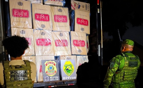 BPFRON e PF apreendem caminhão carregado com 10.000 pacotes de cigarros contrabandeados do Paraguai