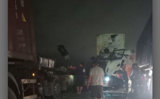 Caminhoneiro de Medianeira morre em acidente entre 4 caminhões e 1 carro na BR-277