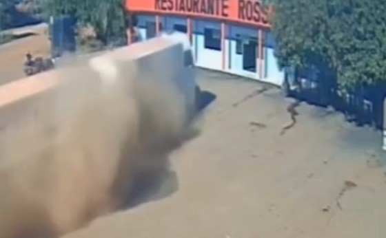 Caminhoneiro é atingido por motorista bêbado e destrói restaurante em MT