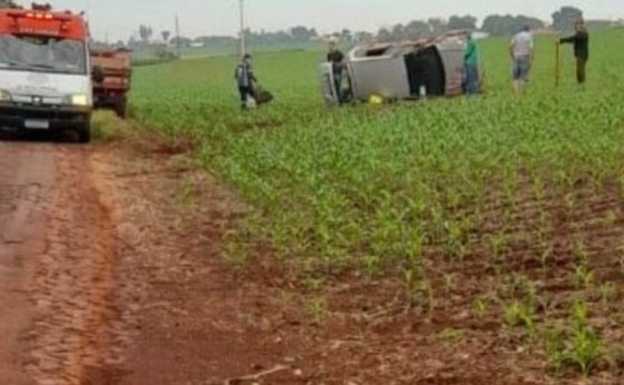 Capotamento é registrado na estrada que liga Missal e Itaipulândia