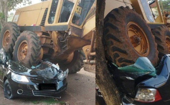 Carro é arrastado e esmagado por máquina niveladora no interior do Paraná