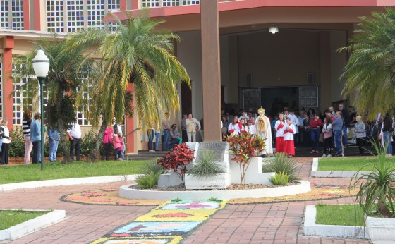 Celebração de Corpus Christi reuniu grande número de fiéis em Missal