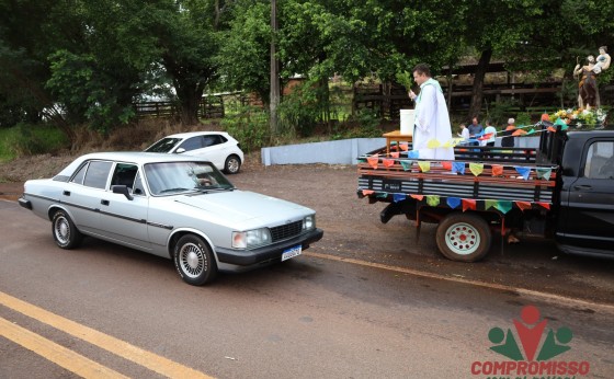 Centenas de veículos participaram da tradicional benção dos carros e motoristas em Missal