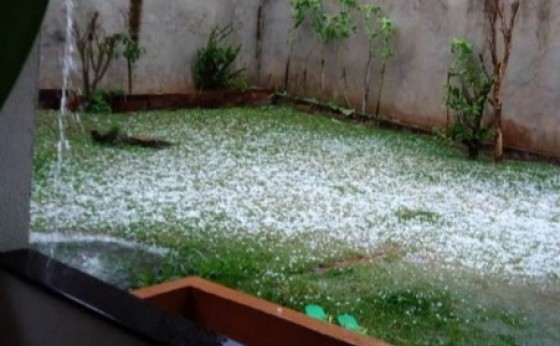 Chuva de granizo é registrada na região Sul de Cascavel