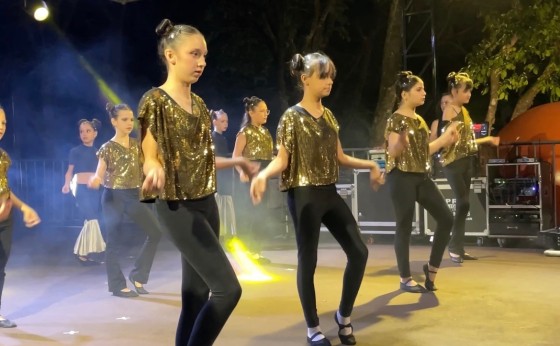 Cia Municipal de Dança emociona público na abertura da Expo Cresol com o espetáculo 