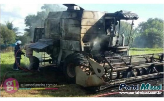 Colheitadeira fica destruída em incêndio no interior do município de Medianeira