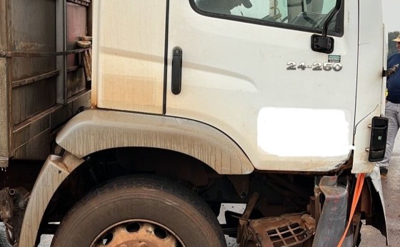 Colisão entre caminhão e automóvel deixa duas pessoas feridas na PR-497 em Itaipulândia