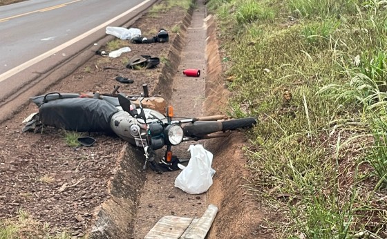 Colisão traseira deixa motociclista ferido na PR 495 em Missal