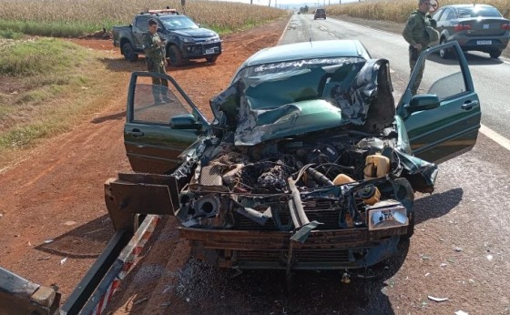 Colisão traseira entre carro e caminhão é registrado na PR-495