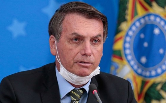 Com suspeita de Covid-19, Bolsonaro faz novo teste e já toma hidroxicloroquina