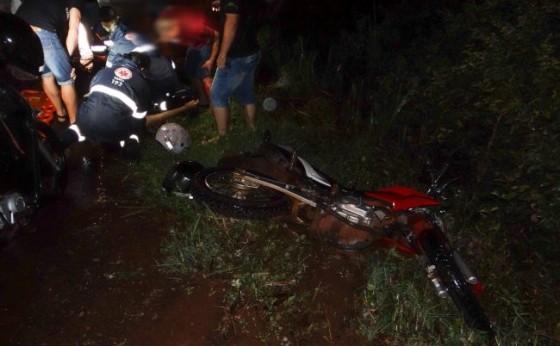 Condutor de Saveiro foge após colidir em traseira de moto na PR-317 em Santa Helena