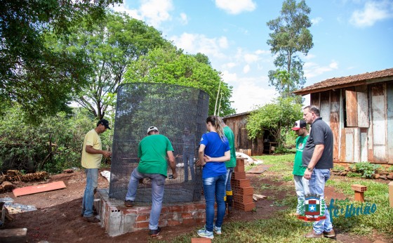 Construção de Cisterna em Linha São Francisco Missal vai auxiliar na produção de bananas