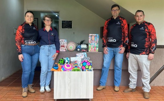 Cresol Conexão entrega mais de 100 brinquedos para crianças em Missal