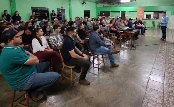 Cresol Conexão inova com evento Plano Safra para produtores de leite e piscicultores em Missal