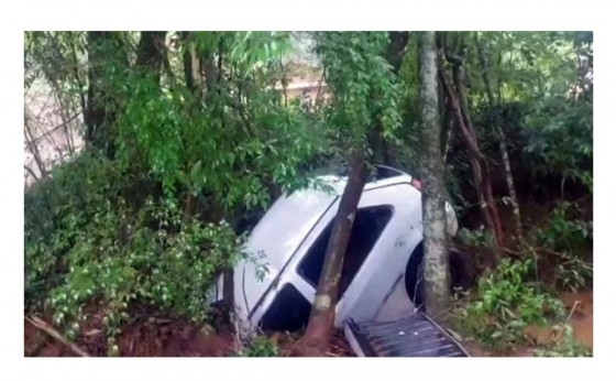 Crianças são levadas por correnteza no interior do Paraná