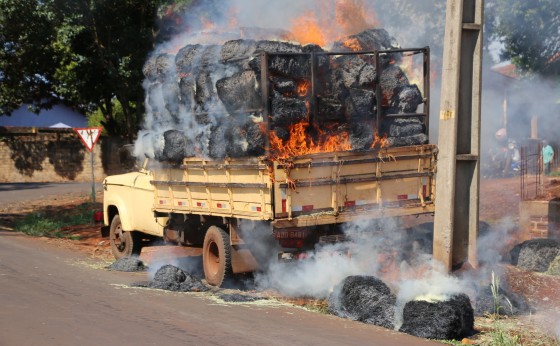 Defesa Civil de Missal controla incêndio em caminhão