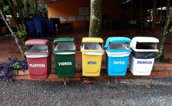 Departamento de Meio Ambiente estimula coleta seletiva na prainha de Missal