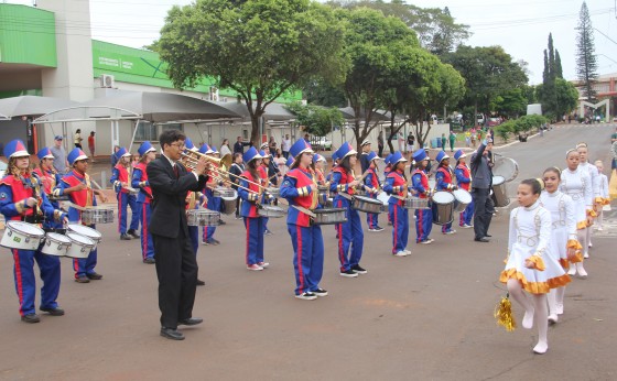 Desfile Cívico em Missal: O tema do Desfile foi os 60 anos de Fundação de Missal