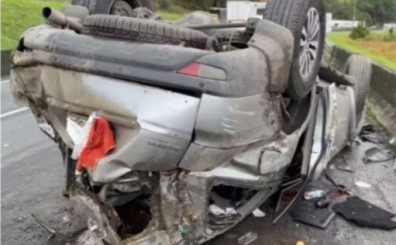Dunga, ex-técnico da Seleção Brasileira, e esposa ficam feridos após carro capotar no Paraná