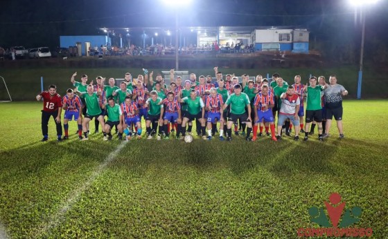 Jogo de futebol marca a entrega oficial da iluminação em campo do Portão Ocoí